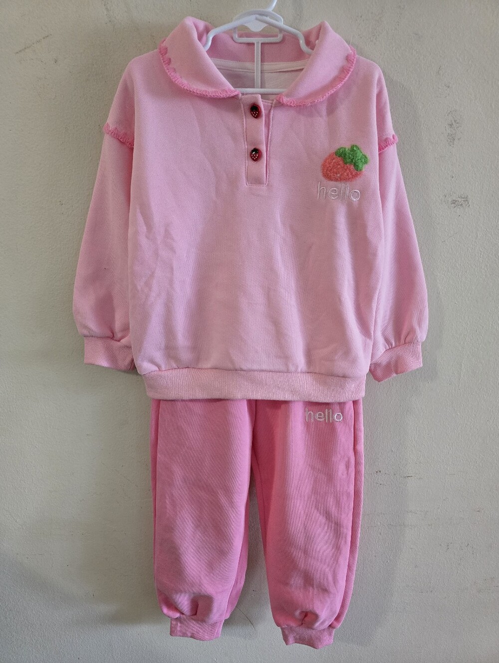 Girls 5Y Pink 2Pc Lounge Set Strawberry Embroidered Sweatshirt Jogger Pants Cozy